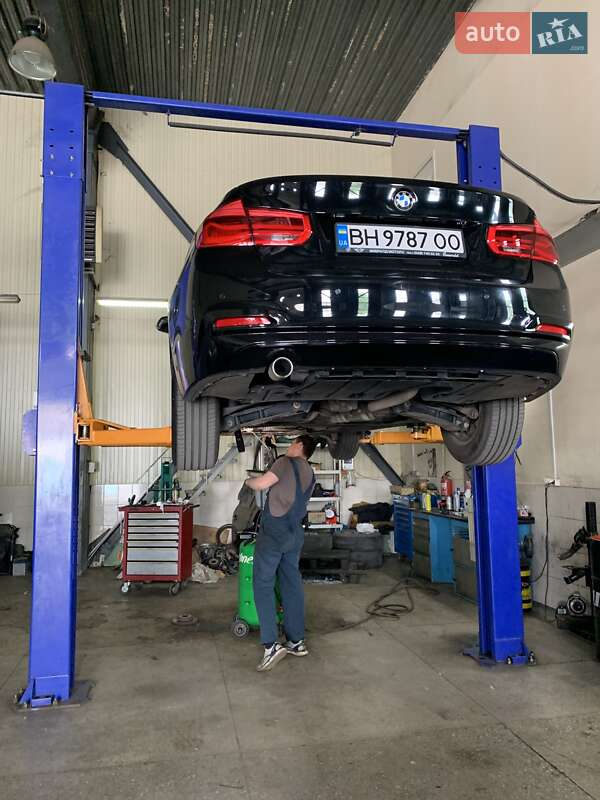 Фото BMW 3 Series з оголошення AUTO.RIA