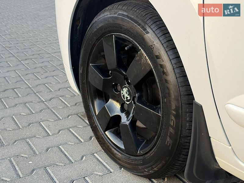Фото Peugeot 5008 з оголошення AUTO.RIA