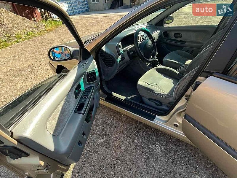 Фото Renault Laguna з оголошення AUTO.RIA