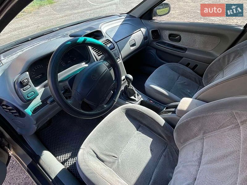 Фото Renault Laguna з оголошення AUTO.RIA