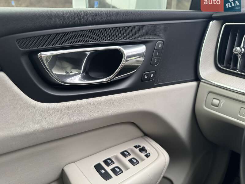 Фото Volvo XC60 з оголошення AUTO.RIA