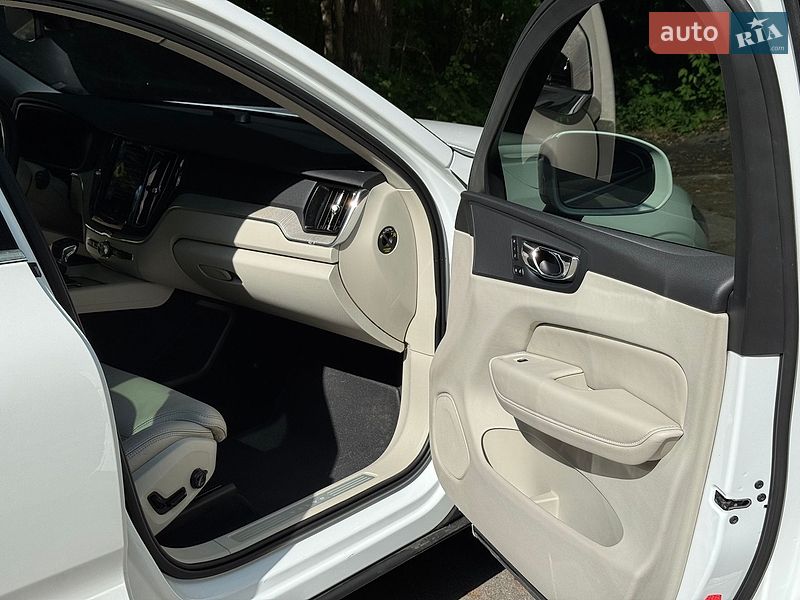 Фото Volvo XC60 з оголошення AUTO.RIA