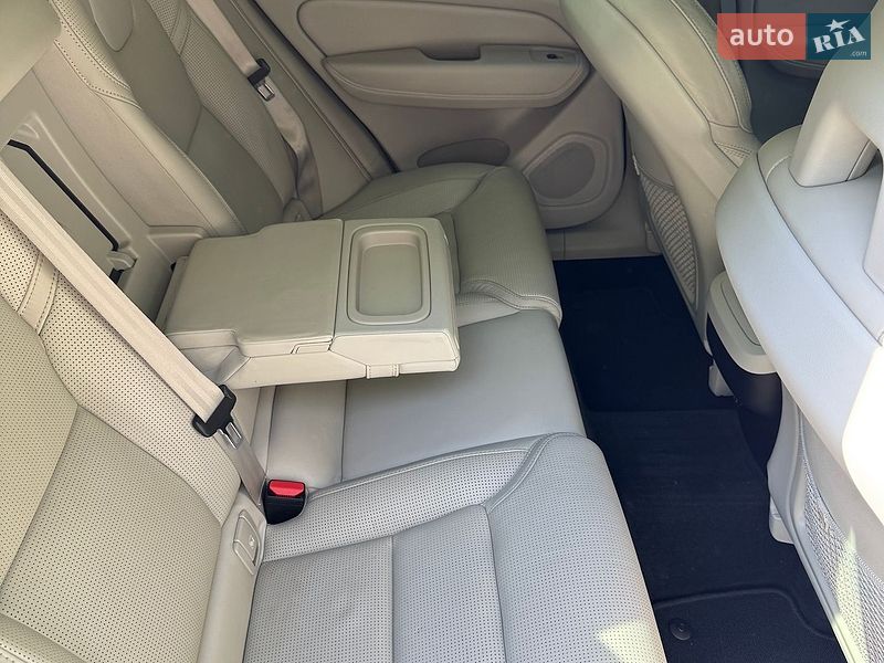 Фото Volvo XC60 з оголошення AUTO.RIA