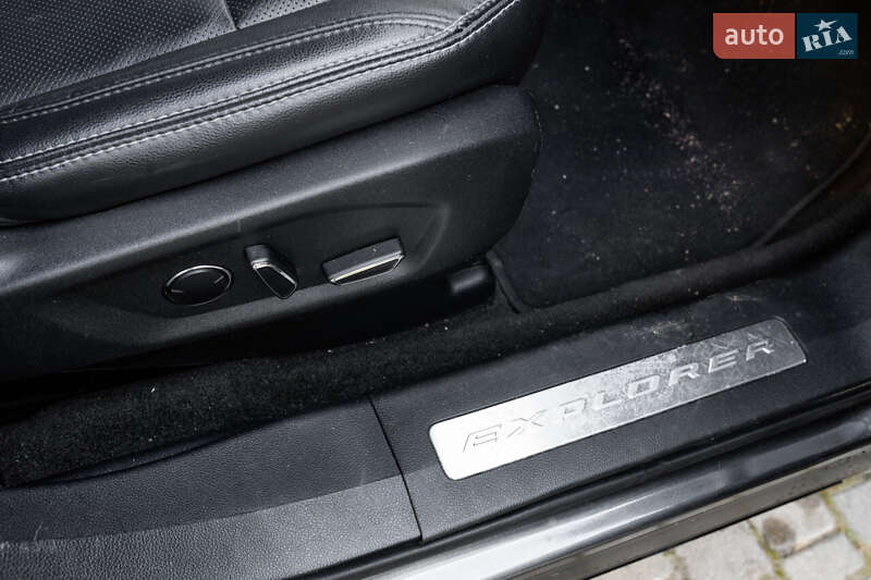 Фото Ford Explorer з оголошення AUTO.RIA