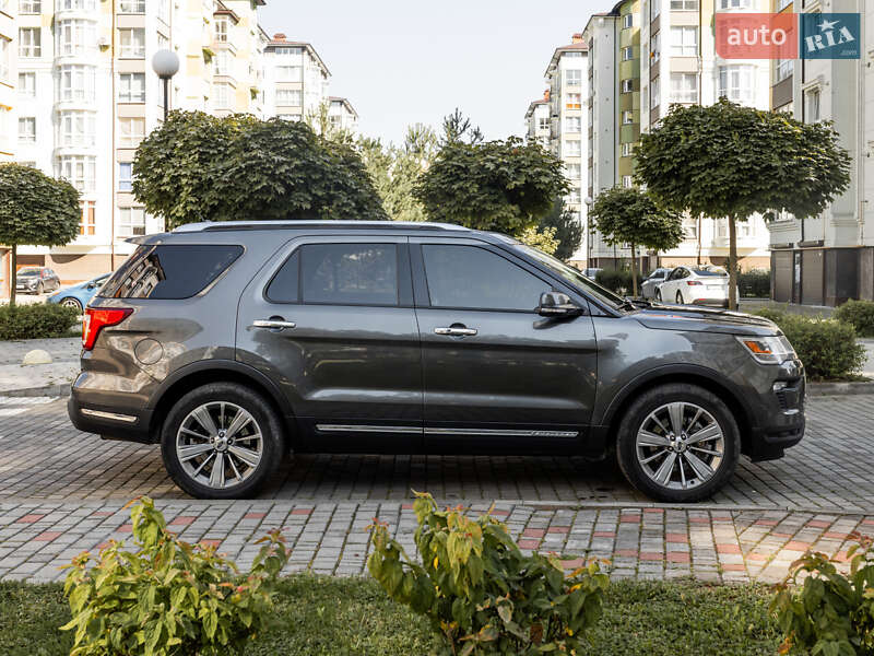 Фото Ford Explorer з оголошення AUTO.RIA