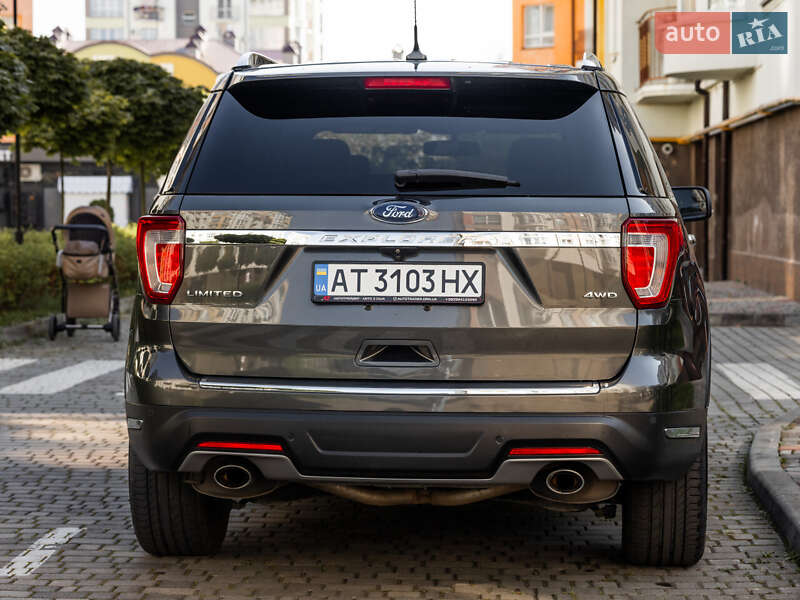 Фото Ford Explorer з оголошення AUTO.RIA