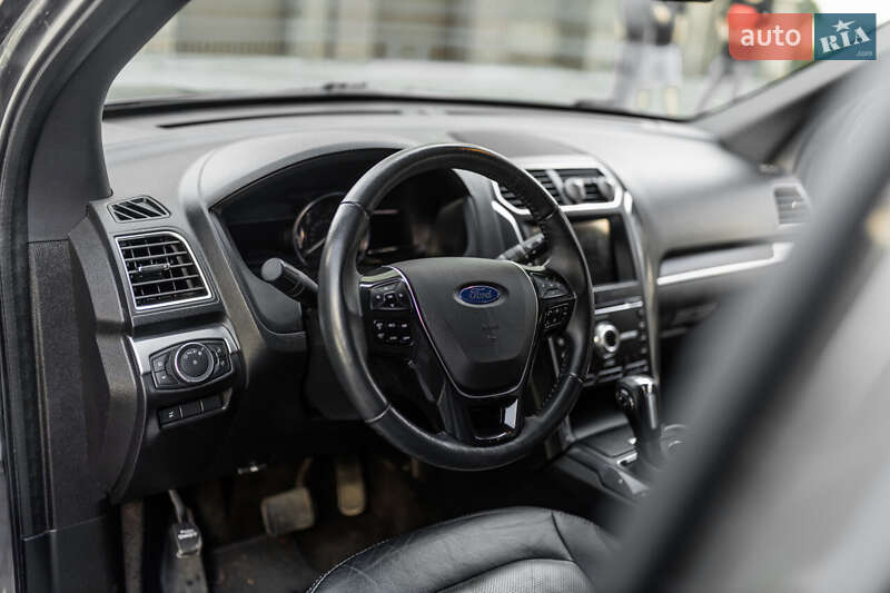Фото Ford Explorer з оголошення AUTO.RIA