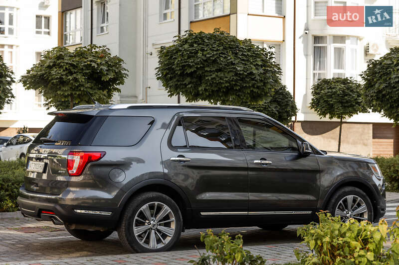 Фото Ford Explorer з оголошення AUTO.RIA
