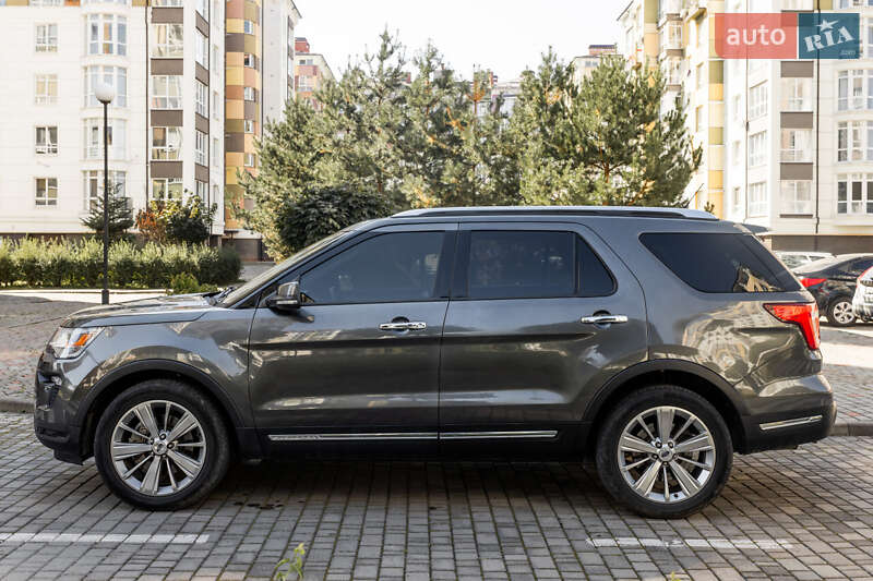Фото Ford Explorer з оголошення AUTO.RIA