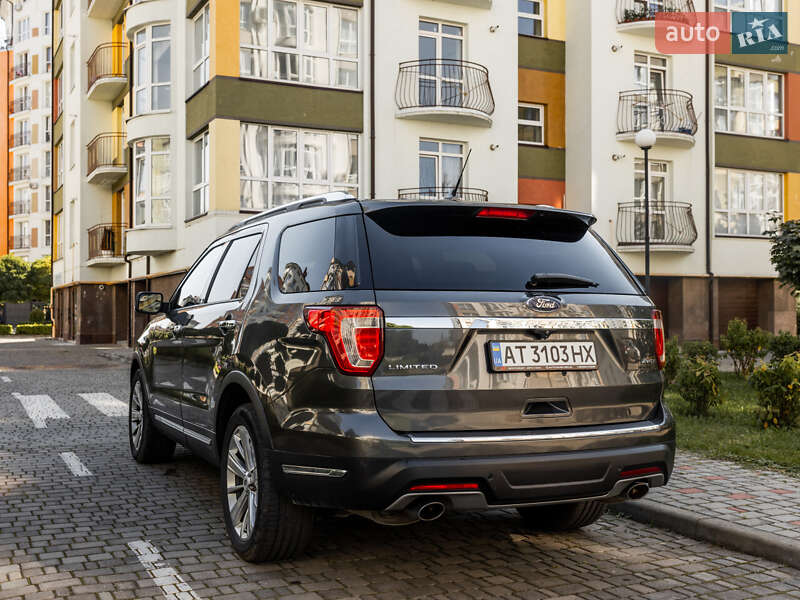 Фото Ford Explorer з оголошення AUTO.RIA