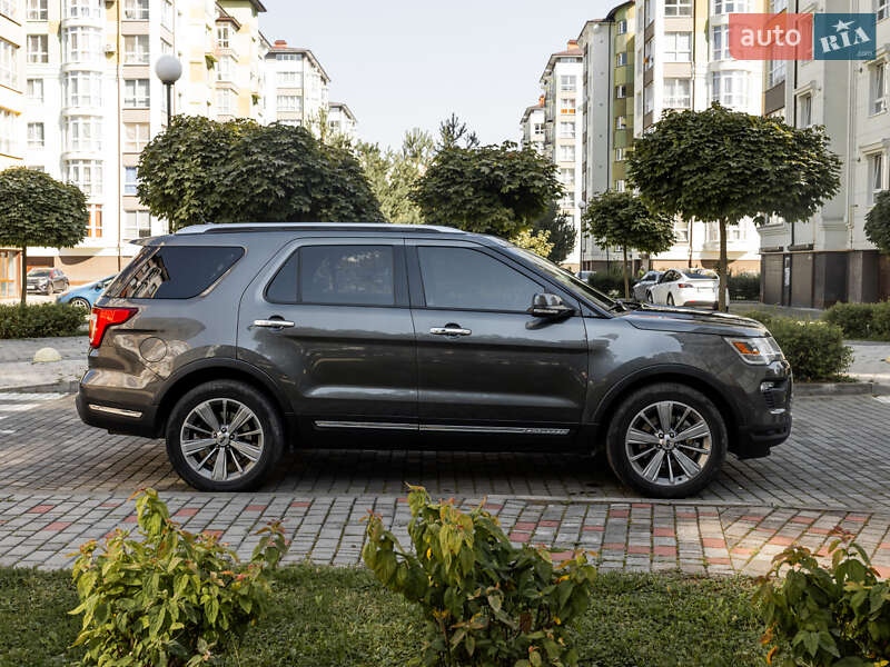 Фото Ford Explorer з оголошення AUTO.RIA