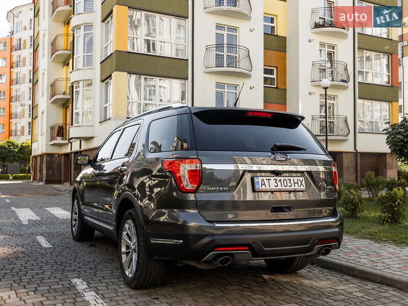 Фото Ford Explorer з оголошення AUTO.RIA