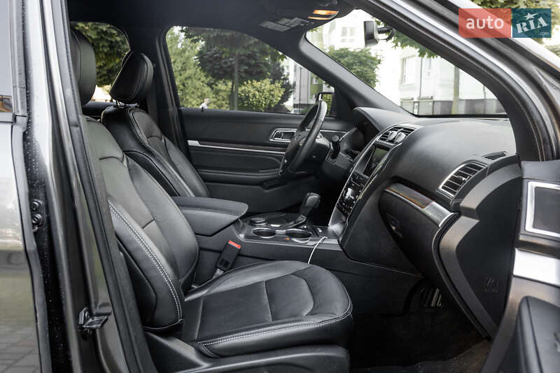 Фото Ford Explorer з оголошення AUTO.RIA
