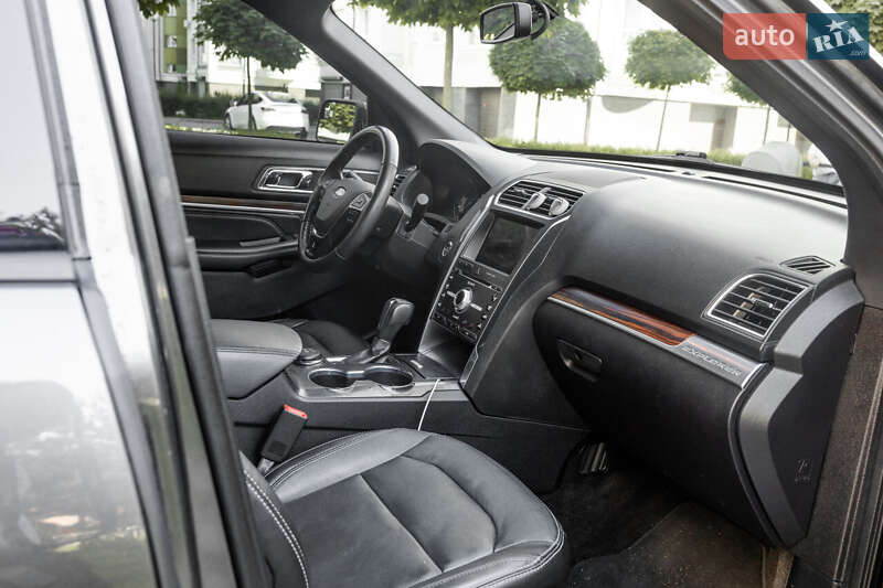 Фото Ford Explorer з оголошення AUTO.RIA