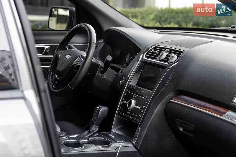 Фото Ford Explorer з оголошення AUTO.RIA