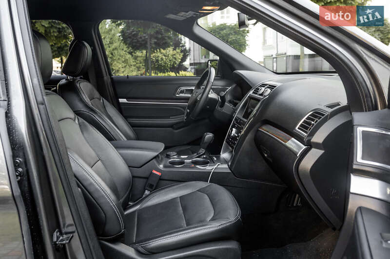 Фото Ford Explorer з оголошення AUTO.RIA