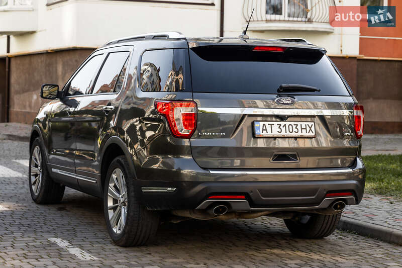 Фото Ford Explorer з оголошення AUTO.RIA
