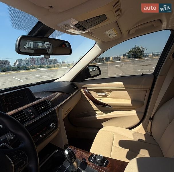 Фото BMW 3 Series з оголошення AUTO.RIA