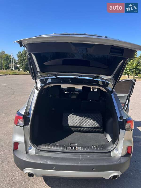 Фото Ford Escape з оголошення AUTO.RIA
