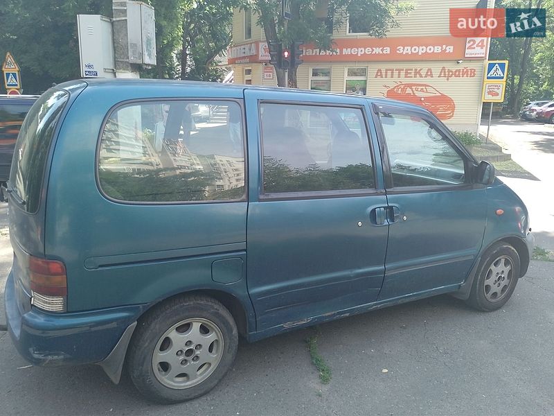 Фото Nissan Serena з оголошення AUTO.RIA
