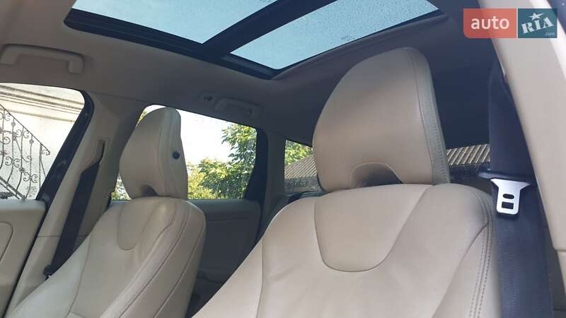 Фото Volvo XC60 з оголошення AUTO.RIA