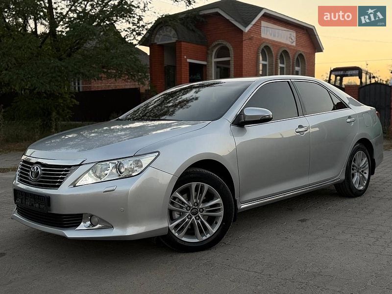 Фото Toyota Camry з оголошення AUTO.RIA