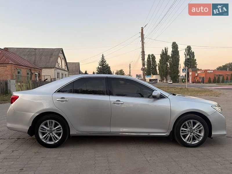 Фото Toyota Camry з оголошення AUTO.RIA