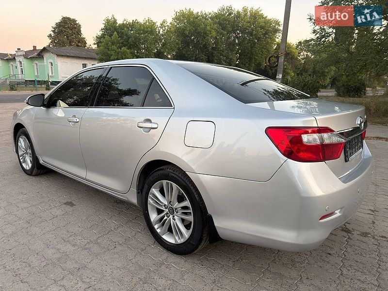 Фото Toyota Camry з оголошення AUTO.RIA