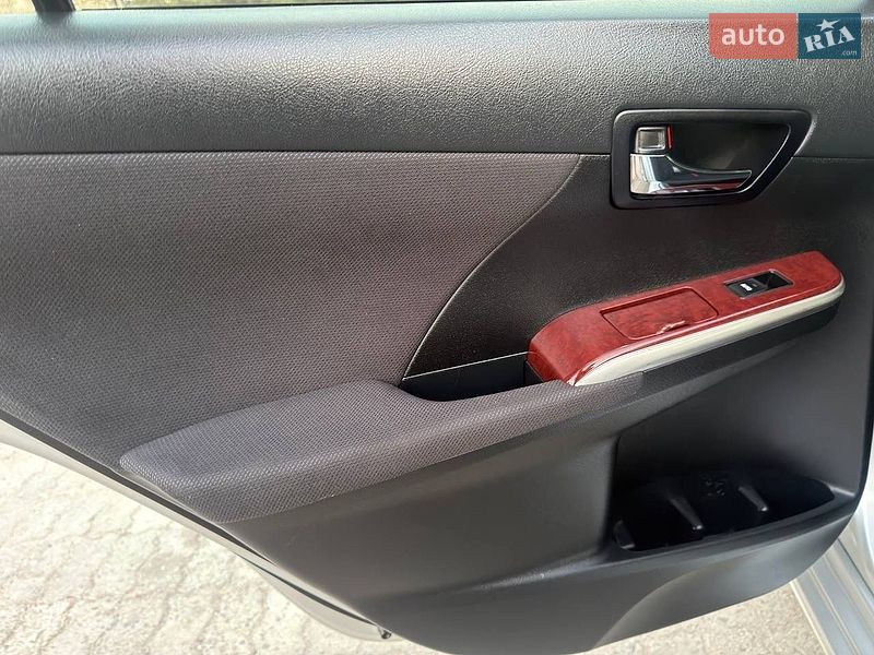Фото Toyota Camry з оголошення AUTO.RIA