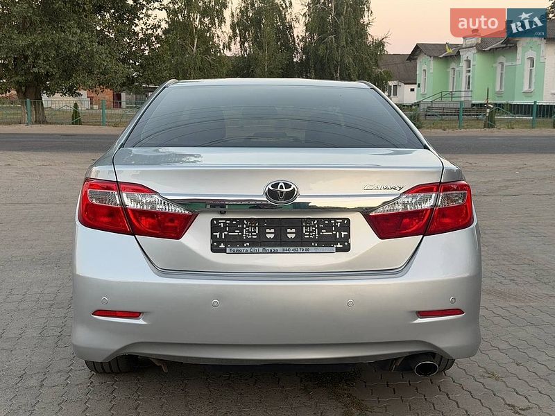 Фото Toyota Camry з оголошення AUTO.RIA