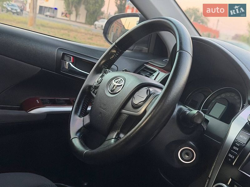 Фото Toyota Camry з оголошення AUTO.RIA