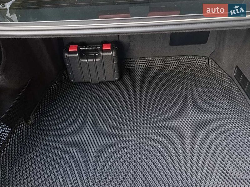 Фото Audi A8 з оголошення AUTO.RIA