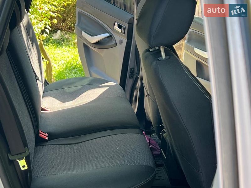 Фото Ford Kuga з оголошення AUTO.RIA