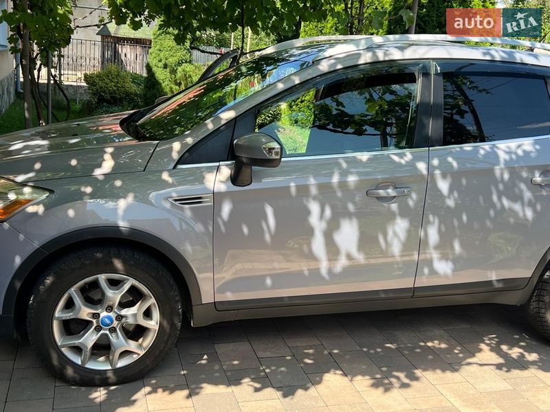 Фото Ford Kuga з оголошення AUTO.RIA