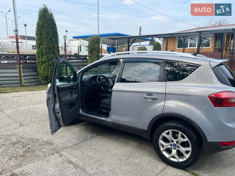 Фото Ford Kuga з оголошення AUTO.RIA