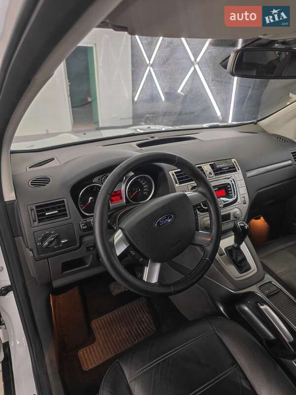 Фото Ford Kuga з оголошення AUTO.RIA