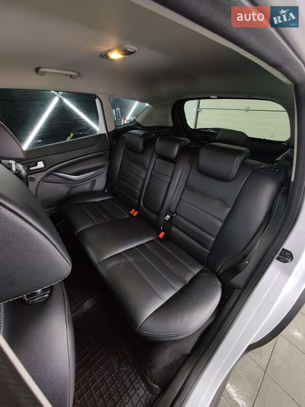 Фото Ford Kuga з оголошення AUTO.RIA