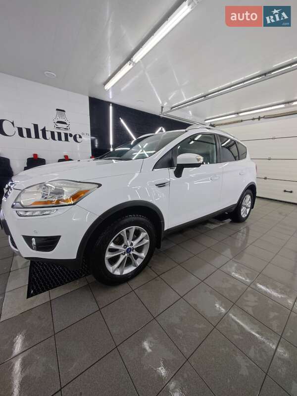 Фото Ford Kuga з оголошення AUTO.RIA