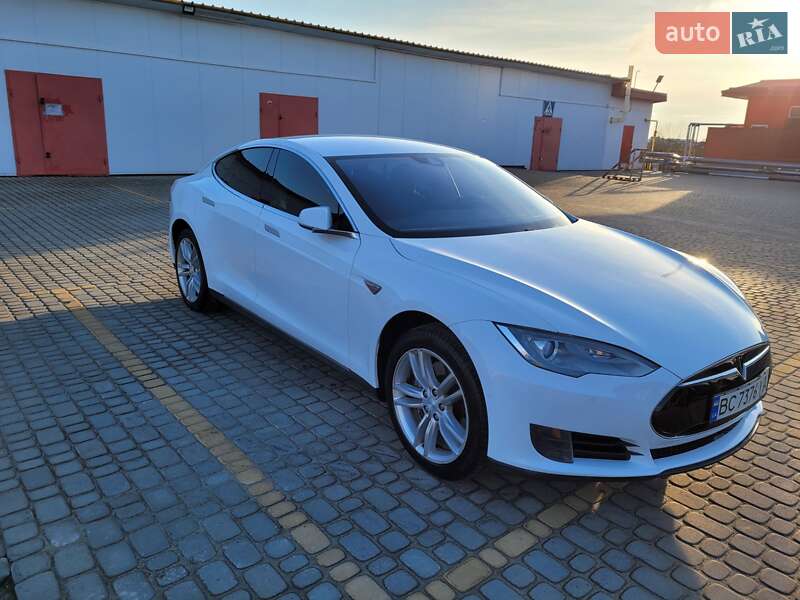Фото Tesla Model S з оголошення AUTO.RIA