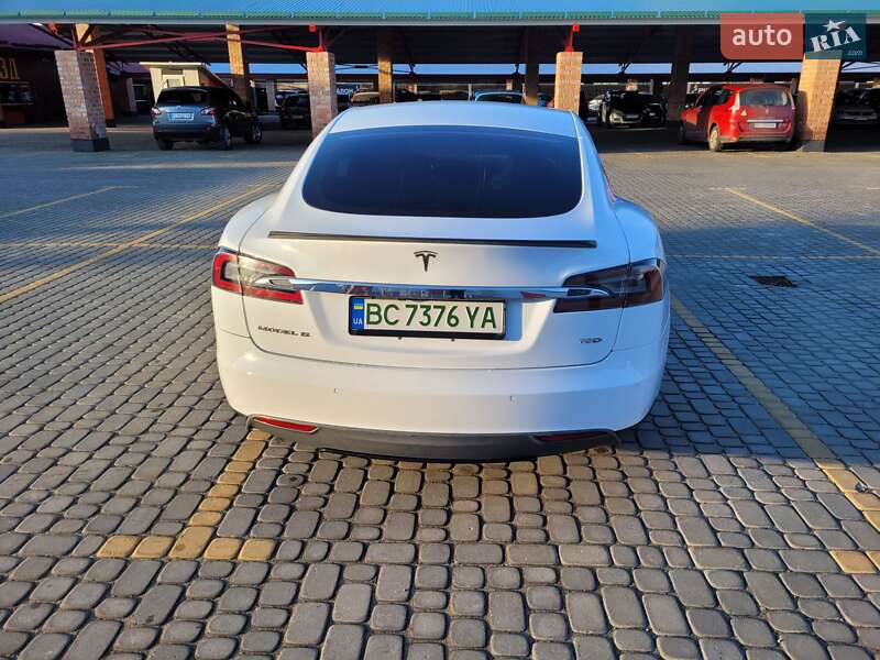 Фото Tesla Model S з оголошення AUTO.RIA