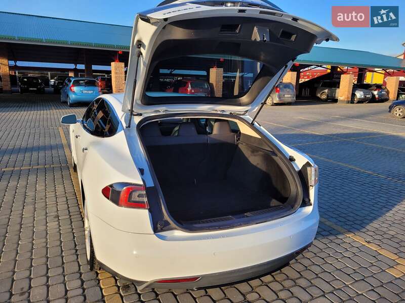 Фото Tesla Model S з оголошення AUTO.RIA