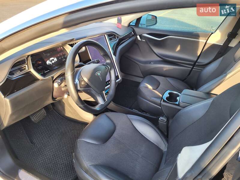 Фото Tesla Model S з оголошення AUTO.RIA