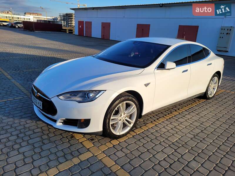 Фото Tesla Model S з оголошення AUTO.RIA