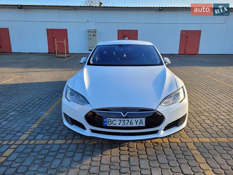 Фото Tesla Model S з оголошення AUTO.RIA