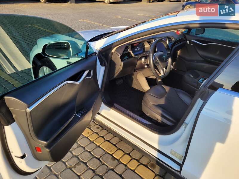 Фото Tesla Model S з оголошення AUTO.RIA