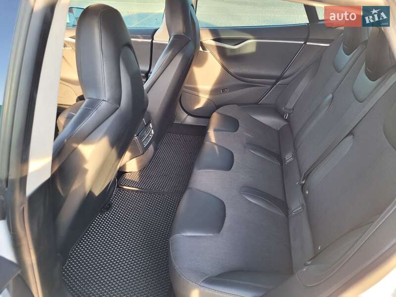 Фото Tesla Model S з оголошення AUTO.RIA