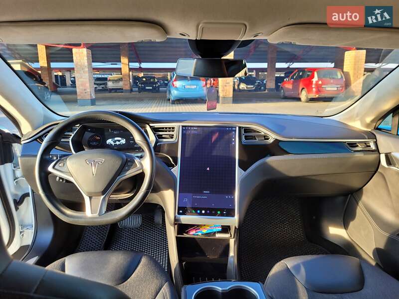 Фото Tesla Model S з оголошення AUTO.RIA