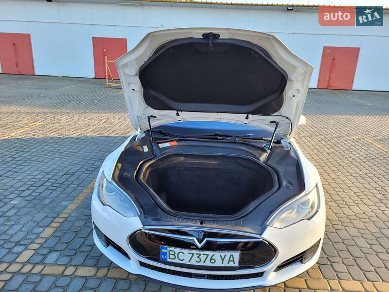 Фото Tesla Model S з оголошення AUTO.RIA