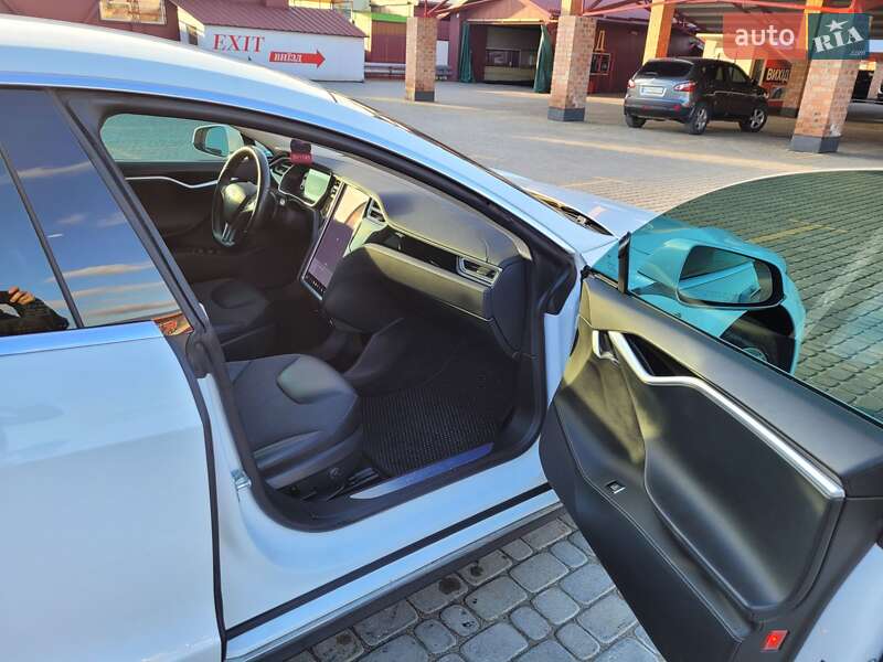 Фото Tesla Model S з оголошення AUTO.RIA