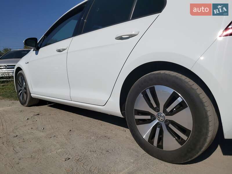 Фото Volkswagen e-Golf з оголошення AUTO.RIA